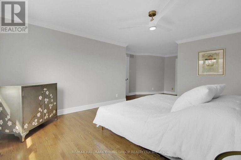 28224852/19-campfield-court/pineglencountry-place/ottawa/ontario/K2E7X8_28
