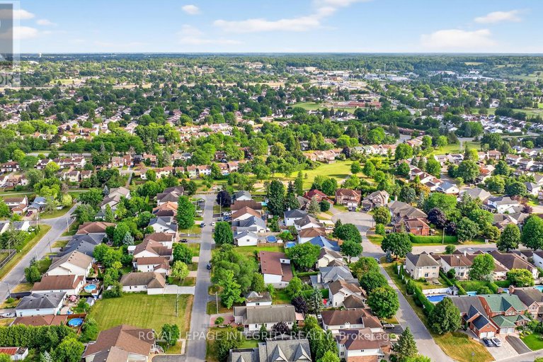 29023134/924-beauchamp-avenue/hiawatha-parkconvent-glen/ottawa/ontario/K1C3A8_35