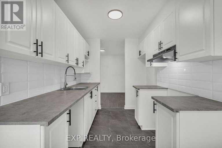 28543966/423-hillsboro-private/emerald-meadowstrailwest/ottawa/ontario/K2M3A7_14