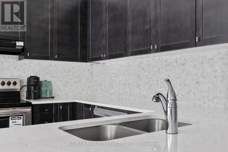 29447721/724-rouncey-road/emerald-meadowstrailwest/ottawa/ontario/K2S1B6_30