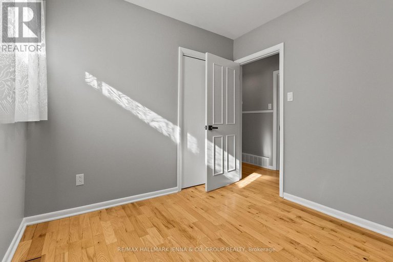 29393824/866-claude-street/castle-heightsrideau-high/ottawa/ontario/K1K2S6_21