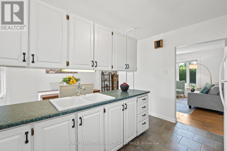 28492501/7-elterwater-avenue/crystal-beach/ottawa/ontario/K2H5J1_14