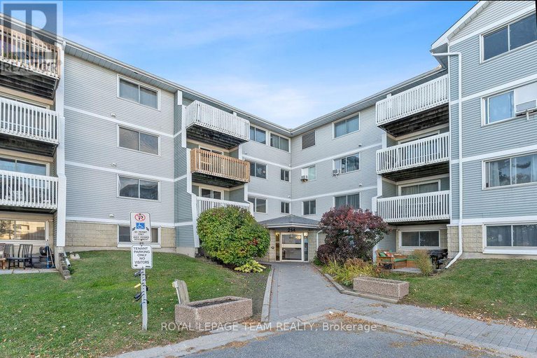 29006279/417-214-viewmount-drive/borden-farmstewart-farmcarleton-heightsparkwood-hills/ottawa/ontario/K2E7X3_2