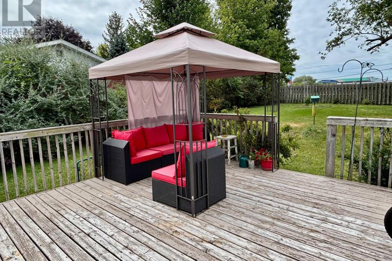 28764932/452-dominion-st-street-s/alexandria/north-glengarry/ontario/K0C1A0_22