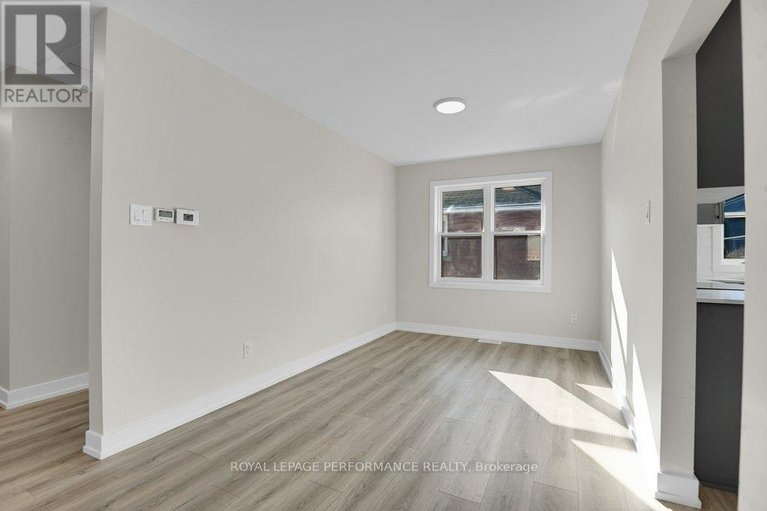 29470897/624-clarke-avenue/castle-heightsrideau-high/ottawa/ontario/K1K0Y7_11