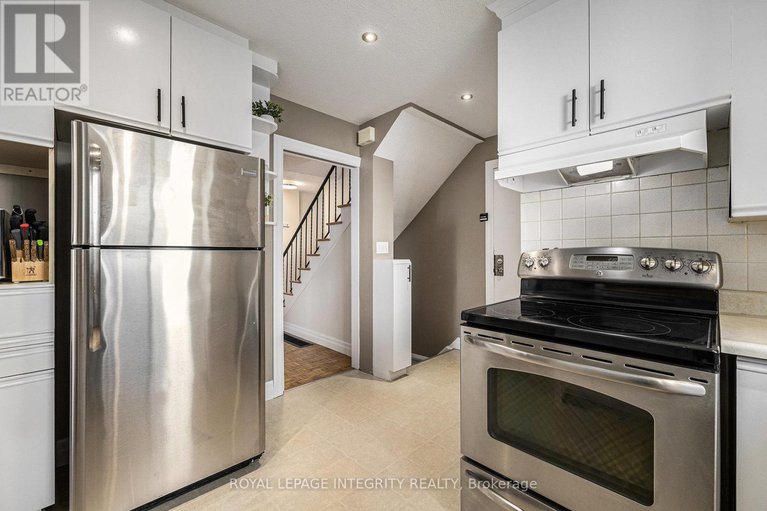 29047086/47-jansen-road/sheahan-estatestrend-village/ottawa/ontario/K2H5W6_15