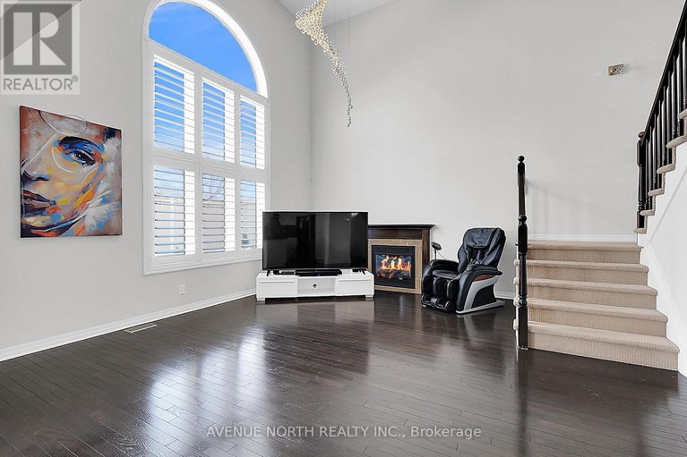 28540961/429-dovehaven-street/mer-bleuebradley-estatesanderson-park/ottawa/ontario/K1W0H2_21