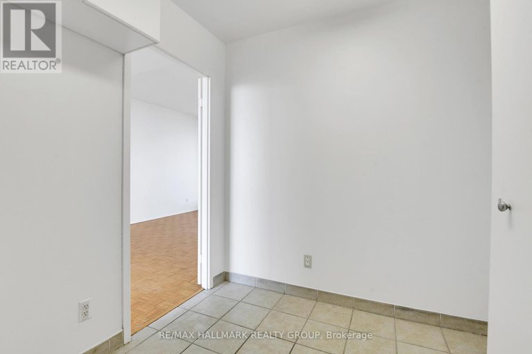 28666864/9a-400-laurier-avenue-e/sandy-hill/ottawa/ontario/K1N8Y2_24