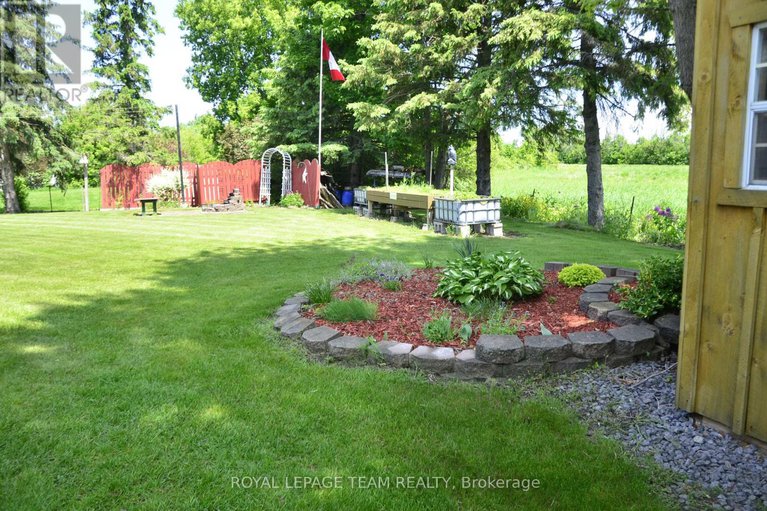 28426387/4951-hwy-31-bank-street-n/south-dundas-williamsburgh-twp/south-dundas/ontario/K0C2H0_35