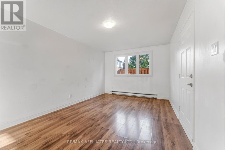 28882637/2101-eric-crescent/pineview/ottawa/ontario/K1B4P5_18