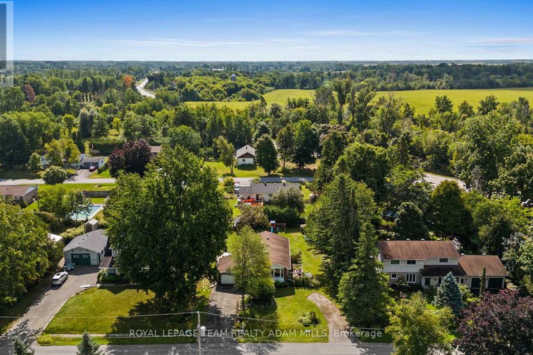 28834726/1095-boucher-crescent/manotick-south-to-roger-stevens/ottawa/ontario/K4M1B3_42