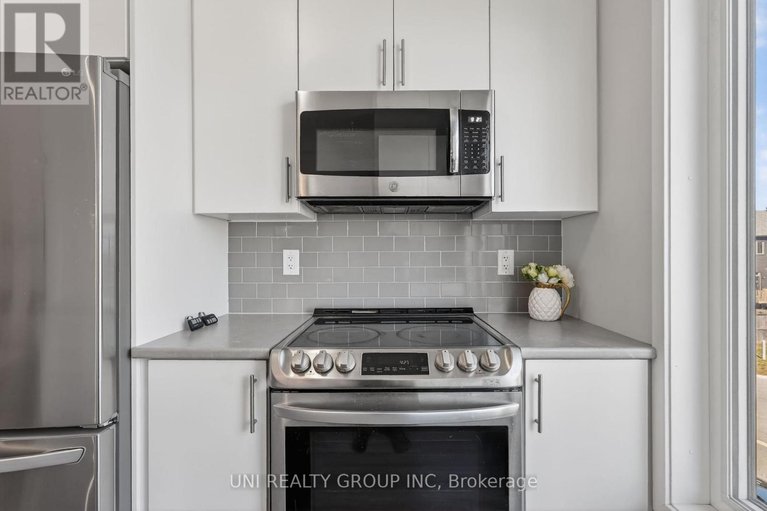 29638050/184-visor-private/emerald-meadowstrailwest/ottawa/ontario/K2V0S6_15