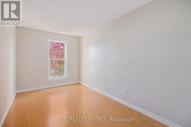 29045616/1432-deavy-way-e/bilberry-creekqueenswood-heights/ottawa/ontario/K1E2W8_11