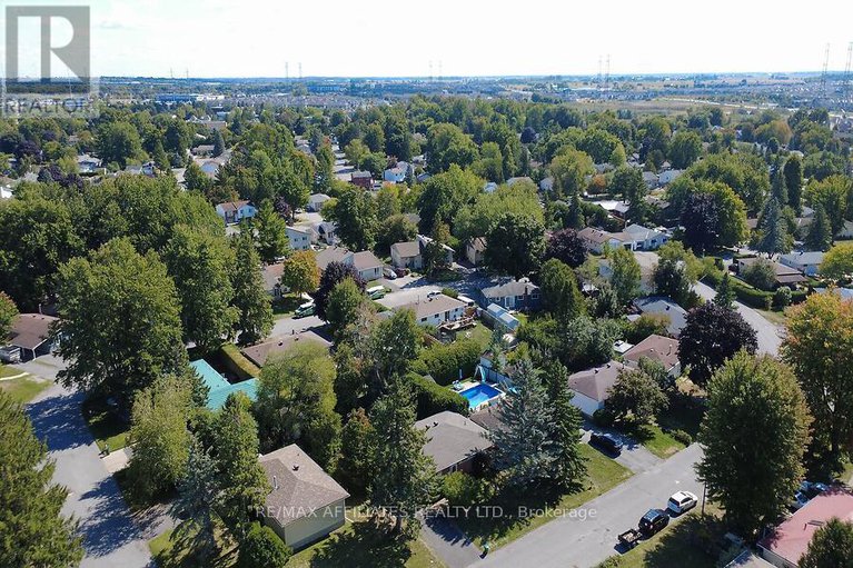 28858378/52-laurie-court/glencairnhazeldean/ottawa/ontario/K2L1S4_35