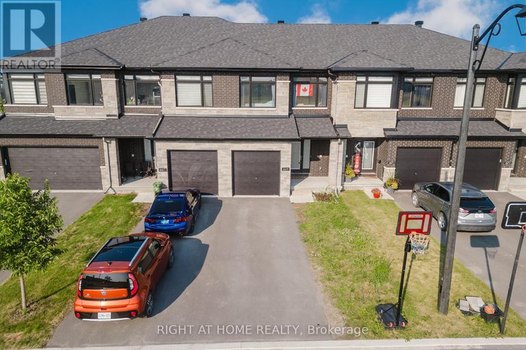 28523248/669-cordelette-circle-e/mer-bleuebradley-estatesanderson-park/ottawa/ontario/K1W0P2_1