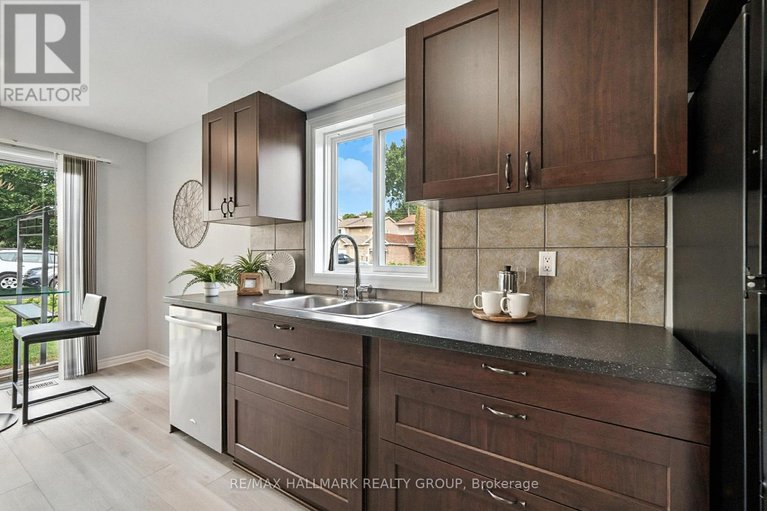 28804580/55-fair-oaks-crescent/craig-henrywoodvale/ottawa/ontario/K2G4W3_15