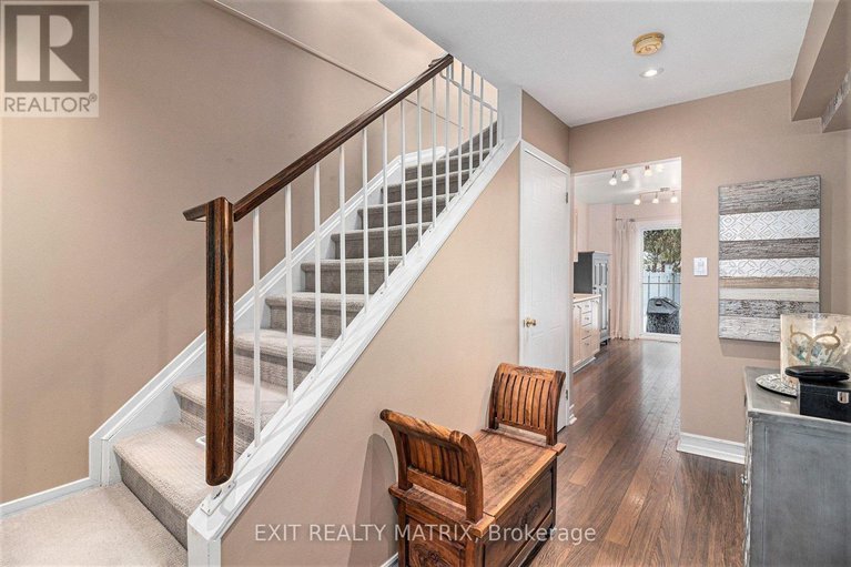 29247214/813-clearcrest-crescent/fallingbrookridgemount/ottawa/ontario/K4A3E8_7