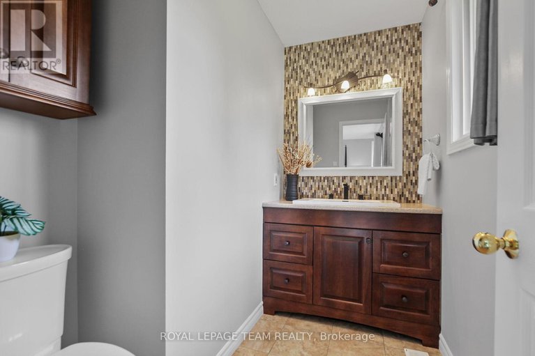 28356426/6489-doctor-blair-crescent/north-gower/ottawa/ontario/K0A2T0_16