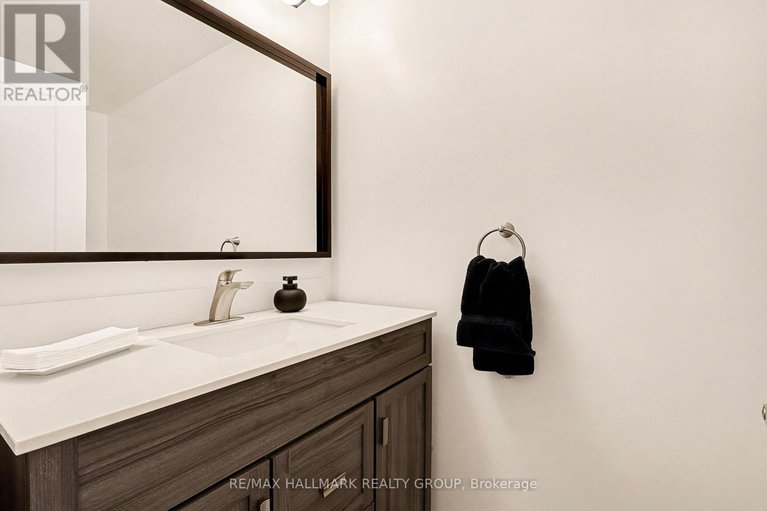 29190139/6861-bilberry-drive/convent-glen-north/ottawa/ontario/K1C2E8_10