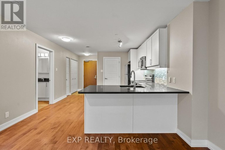 29557757/1006-330-titan-private/borden-farmstewart-farmcarleton-heightsparkwood-hills/ottawa/ontario/K2G1G3_10