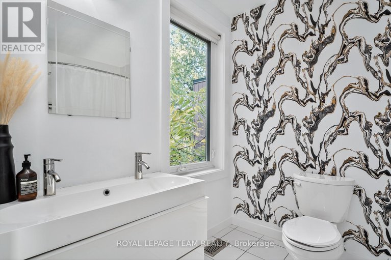 29003194/27-ivy-crescent/lindenlea/ottawa/ontario/K1M1Y1_20