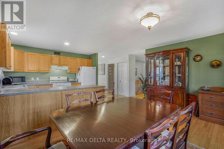 29633176/48-stephens-street/vankleek-hill/champlain/ontario/K0B1R0_15