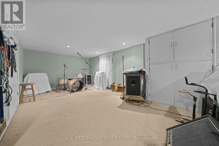 29668585/564-tweedsmuir-avenue/westborohampton-park/ottawa/ontario/K1Z5P2_29