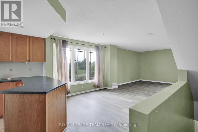 29094065/16-414-hillsboro-private/emerald-meadowstrailwest/ottawa/ontario/K2M3A8_32