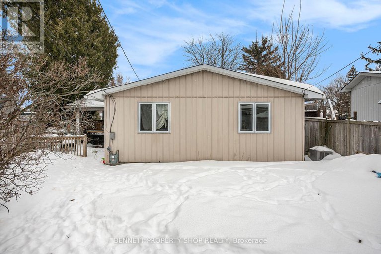 27990185/428-hatfield-crescent/bilberry-creekqueenswood-heights/ottawa/ontario/K1E1M8_15