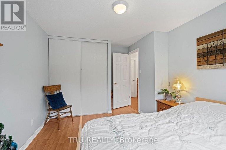 29611395/256-hoylake-crescent/bilberry-creekqueenswood-heights/ottawa/ontario/K1E2M8_30