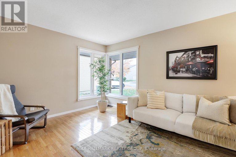29030661/1637-saxony-crescent/pineview/ottawa/ontario/K1B5K8_7