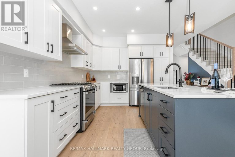 29405995/2260-copperhead-street/mer-bleuebradley-estatesanderson-park/ottawa/ontario/K1W4W6_12