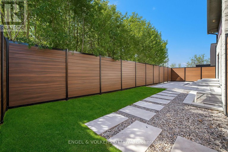 28645547/888-melwood-avenue/mckellar-heightsglabar-park/ottawa/ontario/K2A3C3_37