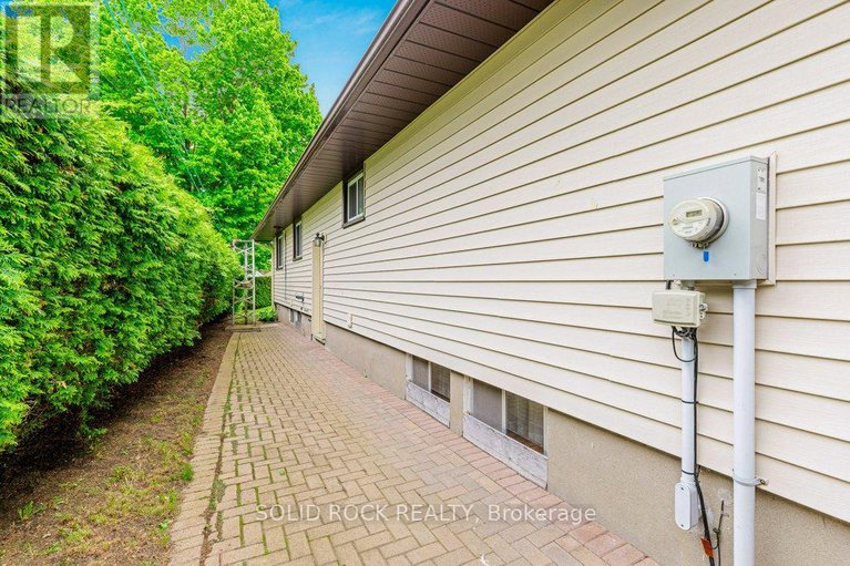 28357814/7-brouse-drive/iroquois/south-dundas/ontario/K0E1K0_4