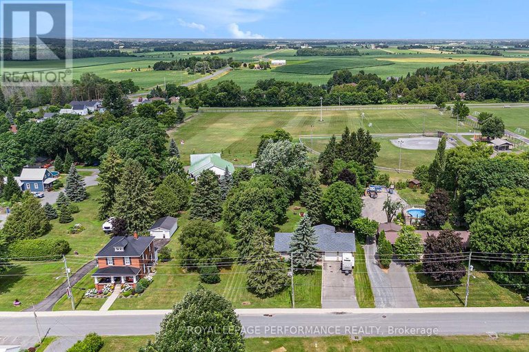 28638253/15-fair-street/maxville/north-glengarry/ontario/K0C1T0_32