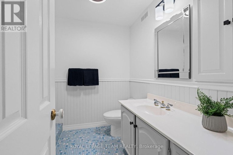 28339278/5517-cedar-drive/manotick-east-to-manotick-station/ottawa/ontario/K4M1B4_26