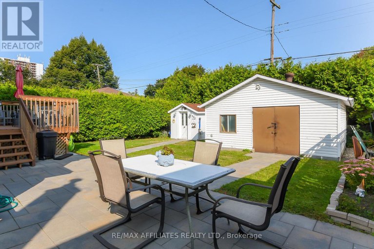 28846250/323-fullerton-avenue/overbrookcastle-heights/ottawa/ontario/K1K1K2_8