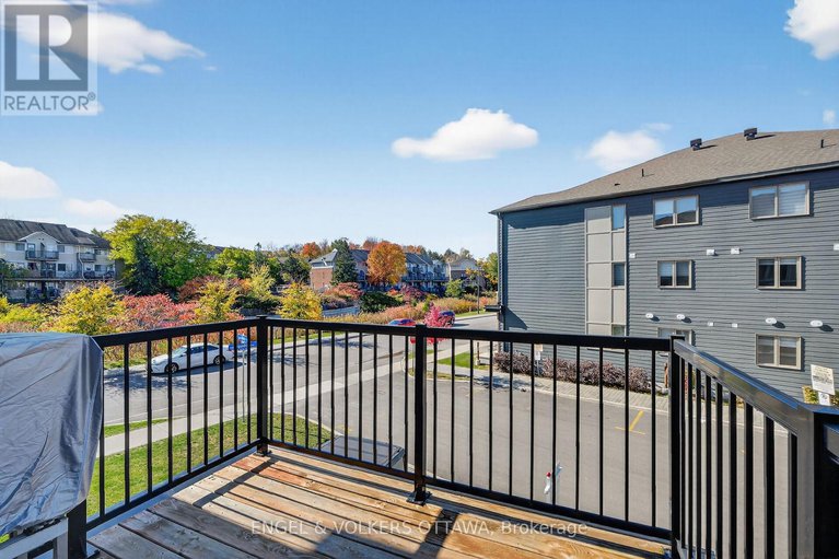 29023923/827-kiniw-private-se/cfb-rockcliffe-and-area/ottawa/ontario/K1K5A3_9