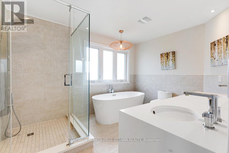 27833731/5525-pettapiece-crescent/manotick-village-manotick-estates/ottawa/ontario/K4M1C6_27