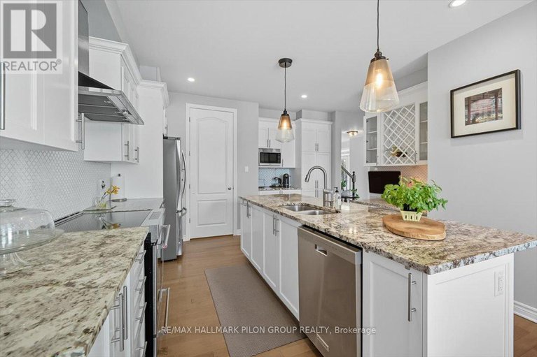 28956956/200-enclave-walk/mer-bleuebradley-estatesanderson-park/ottawa/ontario/K1W0J4_6