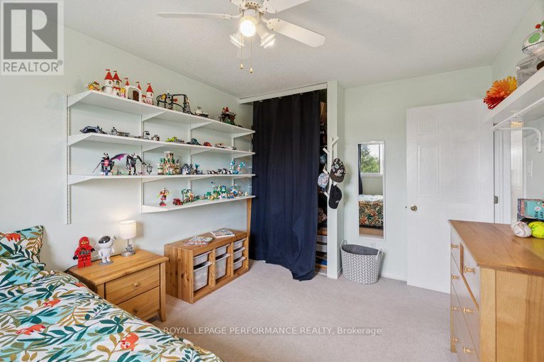 28591914/1869-hennessy-crescent/fallingbrookgardenway-south/ottawa/ontario/K4A3X8_32