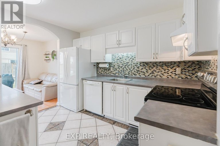 29647556/378-valade-crescent/fallingbrookpineridge/ottawa/ontario/K4A2V8_15