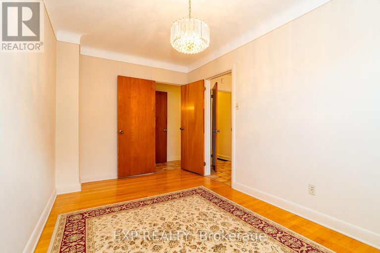 28904328/1008-riddell-avenue-s/mckellar-heightsglabar-park/ottawa/ontario/K2C2J5_18