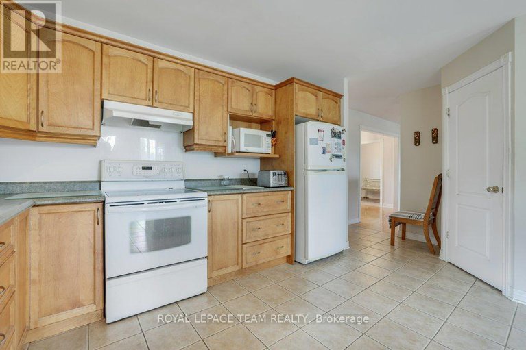 28851988/2120-trailwood-drive/north-gower/ottawa/ontario/K0A2T0_17