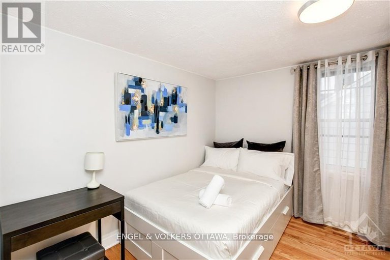 29567928/317-summit-avenue/alta-vistafaircrest-heights/ottawa/ontario/K1H5Z9_13