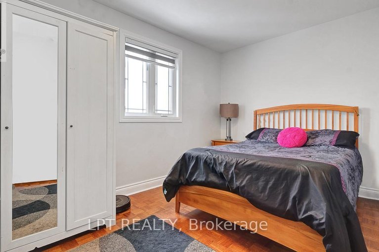 29603325/624-pleasant-park-road/playfair-park/ottawa/ontario/K1H5N5_36