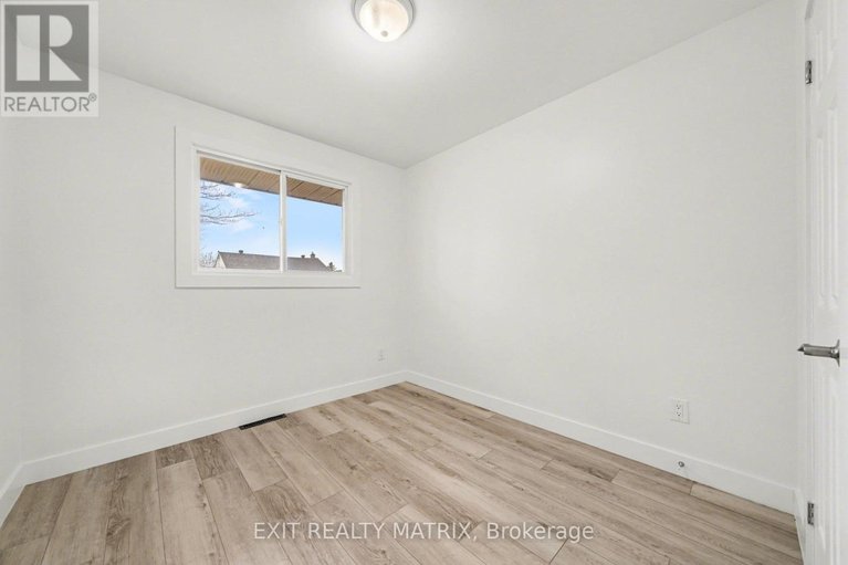 29672534/1740-saint-laurent-street/town-of-rockland/clarence-rockland/ontario/K4K1C2_15