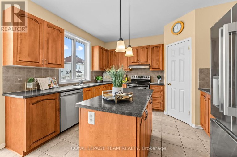 29458293/522-kentmare-crescent/strandherd/ottawa/ontario/K2J5P3_12