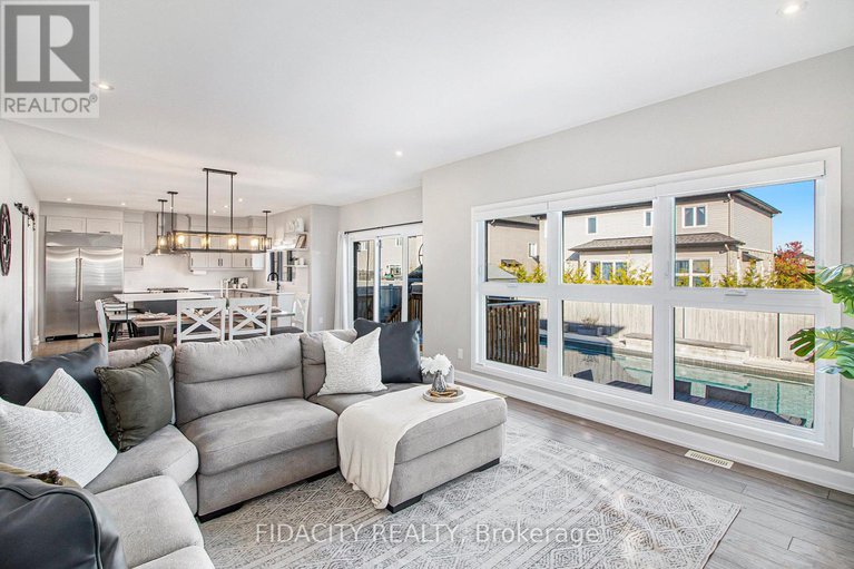 29045603/649-misty-street/village-of-russell/russell/ontario/K4R0E7_9