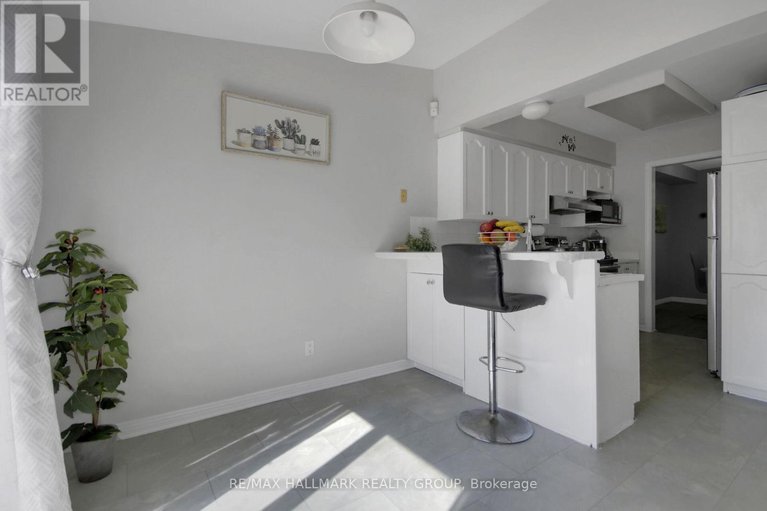 28570311/4320-owl-valley-drive/riverside-southgloucester-glen/ottawa/ontario/K1V1L8_19